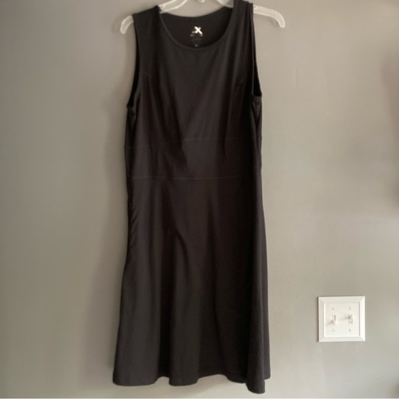 Casual Black Stretch Material With 50+ Sun Protection - Picture 4 of 4